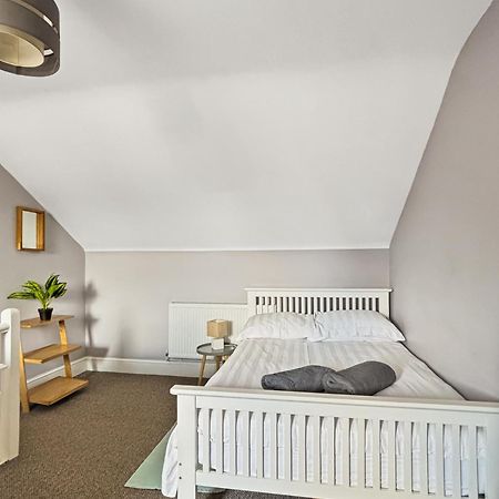Amaya Five - Newly Renovated - Very Spacious - Sleeps 6 - Walking Distance To Town Centre - Grantham Exterior photo