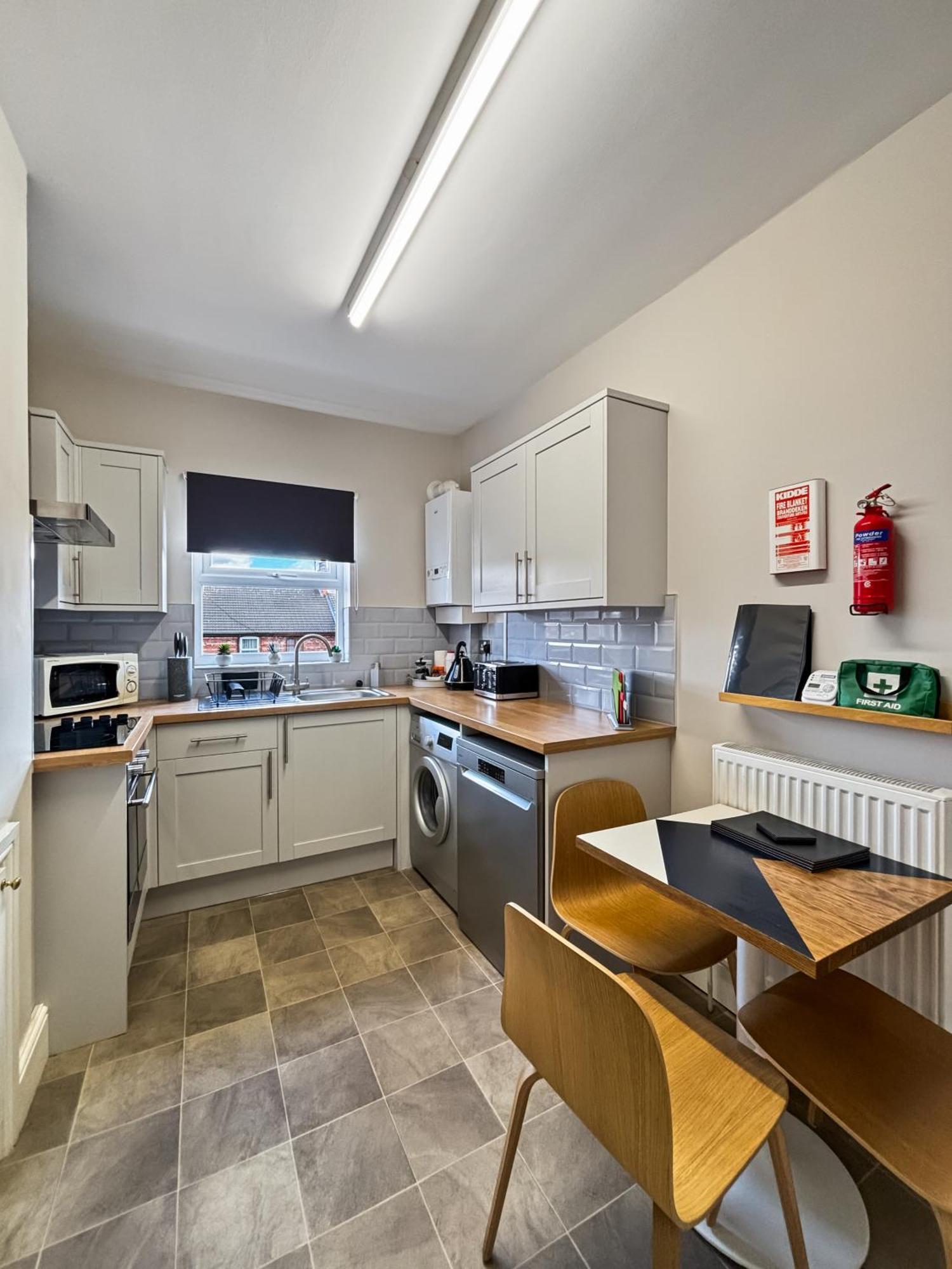 Amaya Five - Newly Renovated - Very Spacious - Sleeps 6 - Walking Distance To Town Centre - Grantham Exterior photo